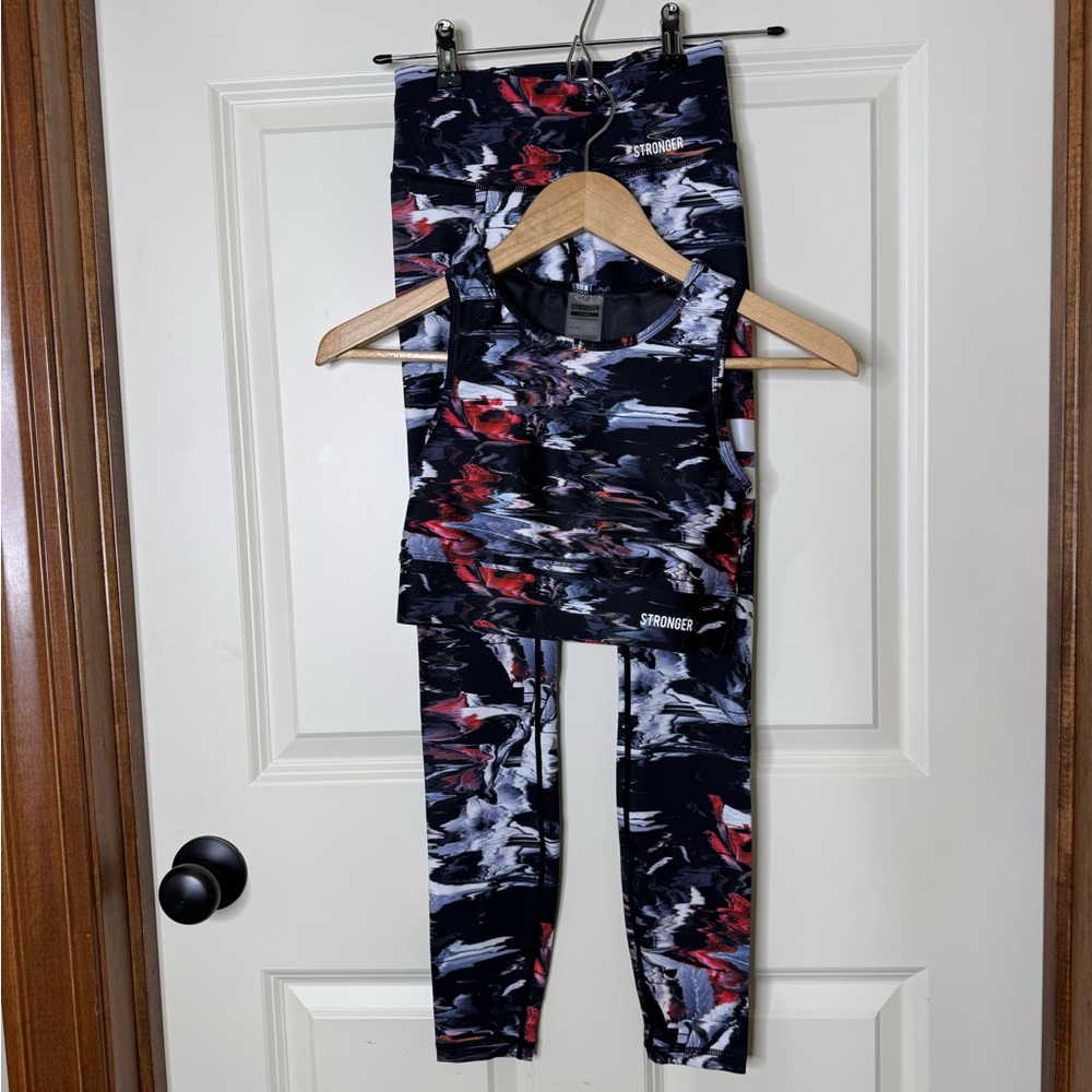 Stronger multi color camo style sports bra and leggings set - XS